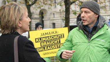 Greenpeace-Klimaexperte Tobias Münchmeyer im Gespräch mit Simone Peter, Vorsitzende von Bündnis 90/Die Grünen