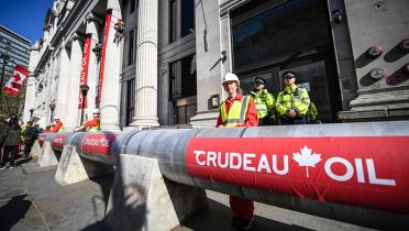 Crudeau-Pipeline vor der kanadsischen Botschaft