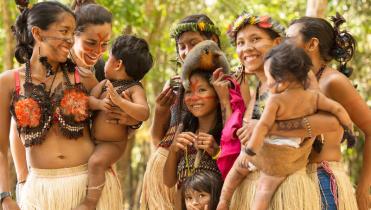 Frauen und Kinder des Volkes der Munduruku aus der Tapajós-Region