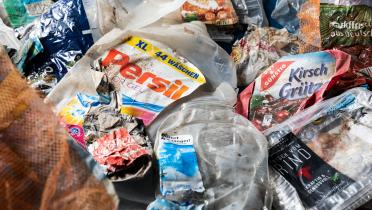 Deutscher Plastikmüll auf malaysischer Müllhalde