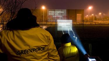 Greenpeace-Projektion an der Uranfabrik Gronau 01/23/2010