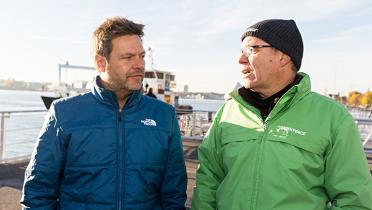 SH-Umweltminister Robert Habeck und Greenpeace-Ölexperte Jörg Feddern