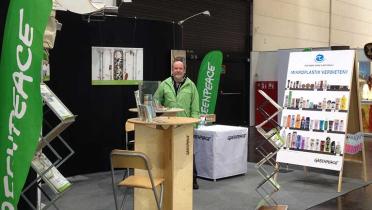 Der Greenpeace-Stand in Halle 3, Messe "Boot" in Düsseldorf