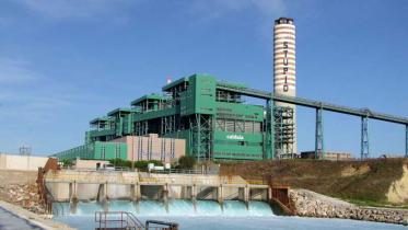 Aktivisten malen "Stupid" an den Schornstein von Italiens größtem Kohlekraftwerk, Juli 2009