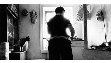 Frau Necharasowa aus Majak beim Kochen, September 2005