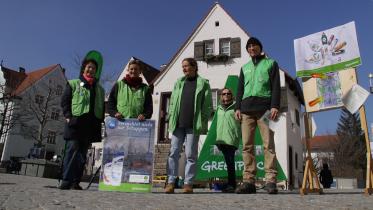Greenpeace-Ehrenamtliche in Kaufbeuren