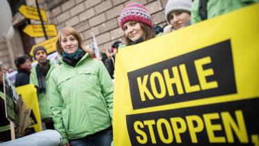 Greenpeace-Aktivisten fordern vor dem Treffen der Kohlekommission in Berlin: "Kohle stoppen, Klima schützen"