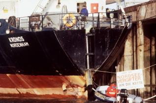 Mit dem Schlauchboot gegen den Dünnsäureverklapper. Greenpeace-Aktivisten 