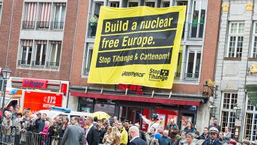Protestaktion während des Besuchs von Frankreichs Präsident Macron in Aachen: Aktivisten fordern ein Europa ohne Atomkraft