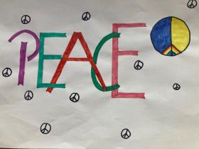 Peace Schriftzug und Friedenszeichen