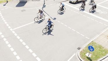Fahrradfahrer auf Kreuzung