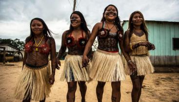 Munduruku-Frauen mit traditioneller Körperbemalung