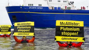Greenpeace-Protest gegen MOX-Transport in Nordenham 11/18/2012