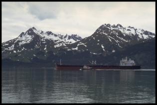Die Exxon Valdez nach der Havarie im Prince William Sound, Alaska, 30. März 1989