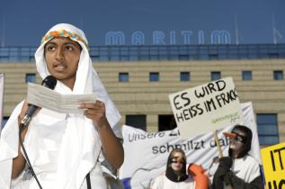 Greenpeace-Jugend verkleidet als Wüstenscheichs protestieren zum Auftakt der UN-Klimaverhandlungen, Juni 2009