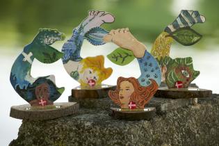 Meerjungfrauen-Figuren der Konstanzer Greenpeace-Gruppe Urwaldpostamt, Juli 2009