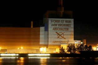 Greenpeace-Projektion am AKW Krümmel, November 2009