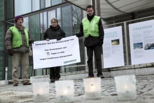 Protest vor der dänischen Botschaft für Freilassung der inhaftierten Greenpeacer, Dezember 2009