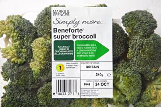 Packung mit Brokkoli: Bei Marks & Spencer in Großbritannien wird Monsantos patentierter Brokkoli angeboten, 2011.