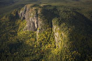 Luftaufnahme der Weißen Berge in Kanada.