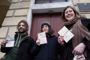 Anne Mie, Gizem und Iain haben ihre Visa erhalten, Dezember 2013