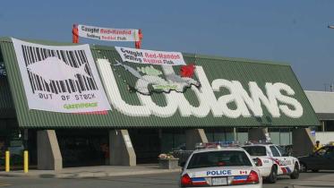 Aktion für nachhaltiges Fischangebot bei Loblaws in Kanada. Juni 2008