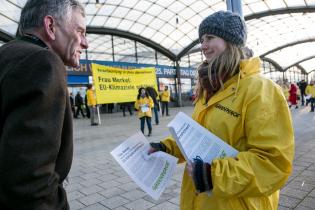 Protest CDU-Parteitag Merkel und COP18 im Dezember 2012