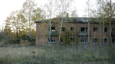 Eine Häuserruine in der verlassenen Stadt Pripjat 10/24/2005