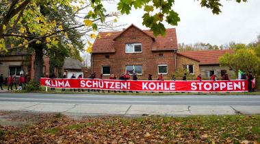 Braunkohlegegner ziehen eine rote Linie durch Proschim.