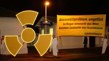Protest mit Fackeln gegen Castor-Transport aus La Hague, November 2003