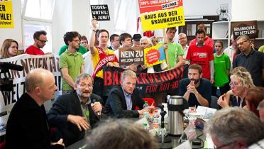 27. Mai 2014: Greenpeace-Sprecher und Parteivertreter der Linken diskutieren über die Kohle-Frage