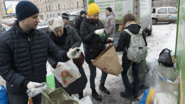 Ruslan Jakushew beim Recycling Day in St. Petersburg, Dezember 2013