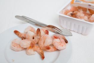 Tiefgefrorene Garnelen (Shrimps) aus dem Supermarkt