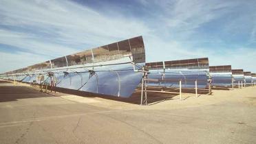 Solarzellen einer Solar-Energie-Anlage in der Mojave-Wüste, USA, März 1998