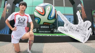 31.5.2014: Greenpeace-Aktivisten protestieren in Taiwan gegen Adidas' gefährliche Textilproduktion