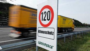 Greenpeace richtet Tempolimit 120 auf der A5 ein,  April 2007.