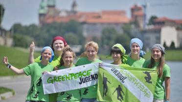 Vertreterinnen der Greenpeace Jugend aus Deutschland beteiligte sich an der Aktion in Krakau.