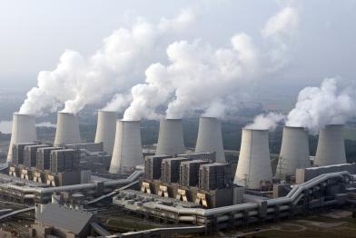 22.09.2009 Luftaufnahme des Braunkohlekraftwerks Jänschwalde in der Lausitz. Gemessen an seiner Leistung ist es das zweitgrößte Deutschlands