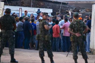 Aufgebrachte Holzfäller in Castelo dos Sonhos
