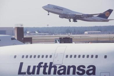 Lufthansa-Jets auf dem Flughafen Frankfurt 