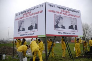 "Merkel und Josefsson" billboard Moorburg