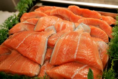 Frischer Lachs im Supermarkt