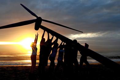 Raising a Wind Turbine in Durban
