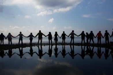 Menschenkette gegen Flüchtlingsdramen auf dem Mittelmeer auf Lesbos