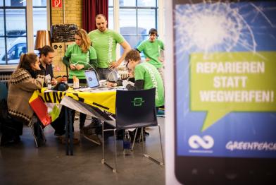 Greenpeace Smartphone Repair Cafe in Hamburg