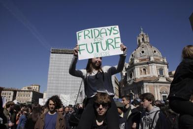 Roms Schüler:innen streiken und gehen auf die Straße, um gegen den Klimawandel zu protestieren.