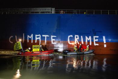 Protest gegen Schiff mit Sojafutter in Brake, Deutschland