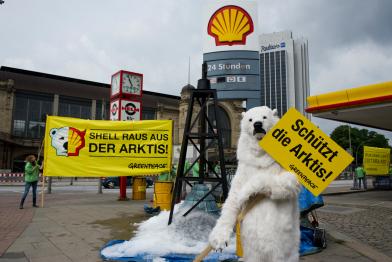 Shell Petrol Station Action in Hamburg