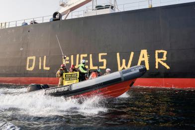 „Peace – Not Oil“ Protest in the Baltic Sea