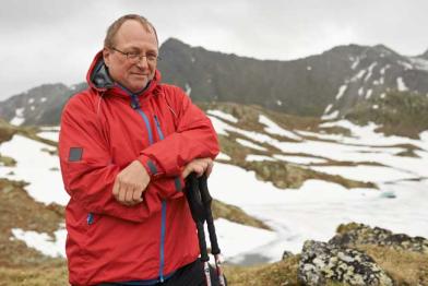 Auf den Spuren der Dauergifte: der Chemiker und Greenpeace-Experte Manfred Santen in den Schweizer Alpen, Juni 2015